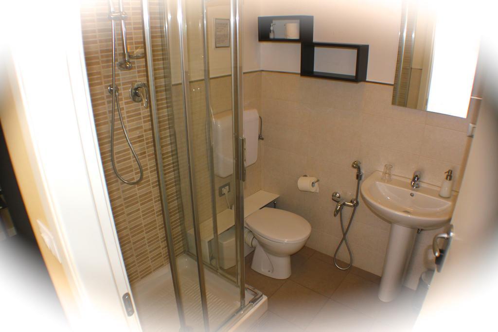 Domus Corso Umberto 18 B&B Pescara Szoba fotó